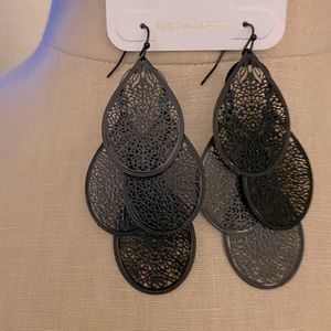 Black teardrop earrings